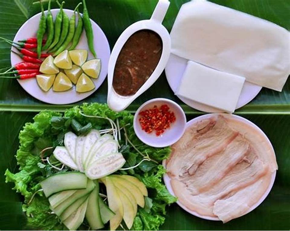 Gợi ý lịch trình du lịch Đà Nẵng 1 ngày trọn bộ chi tiết nhất Món bánh tráng cuốn thịt heo Đà Nẵng