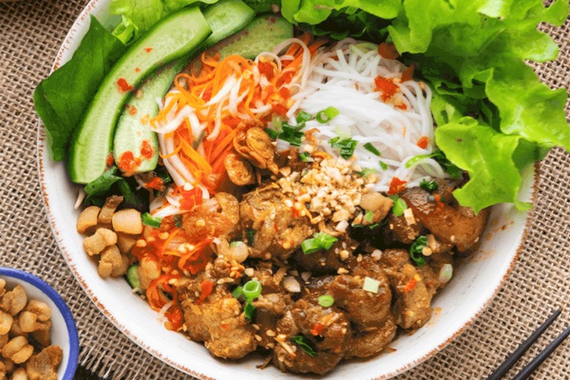 Gợi ý lịch trình du lịch Đà Nẵng 1 ngày trọn bộ chi tiết nhất Bún thịt nướng - Đặc sản Đà Nẵng