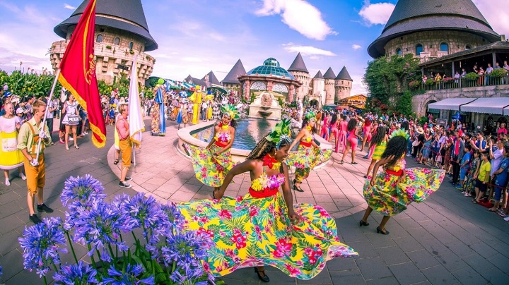 Du khách tham gia lễ hội tại Bà Nà Hills Đà Nẵng
