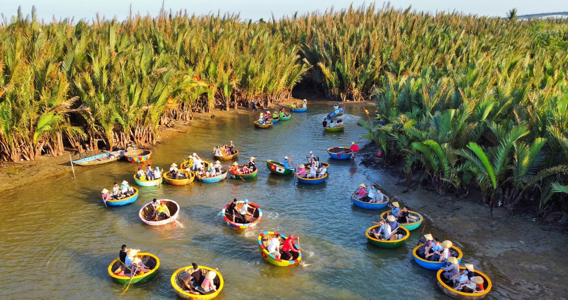 Top 10 địa điểm du lịch Hội An đẹp và hấp dẫn nhất bạn không thể bỏ lỡ Rừng dừa Bảy Mẫu